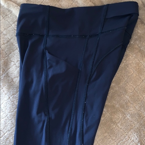 Lululemon navy crop leggings - Picture 3 of 3